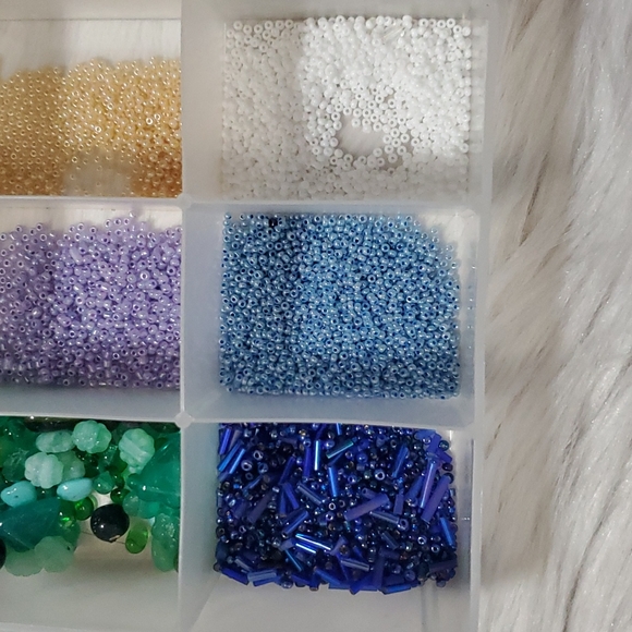 Jewelry beads with craft organizer - Picture 3 of 6